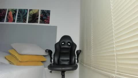 Snapshot of _molly_rosse_ chatting on 02-25-26, 12:04 _molly_rosse_ online show from 02-25-26, 12:04