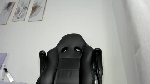 Snapshot of _molly_rosse_ chatting on 06-08-26, 12:16 _molly_rosse_ online show from 06-08-26, 12:16