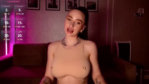 Snapshot of _moon_girl_18 chatting on 02-12-26, 05:08 Nikol online show from 02-12-26, 05:08