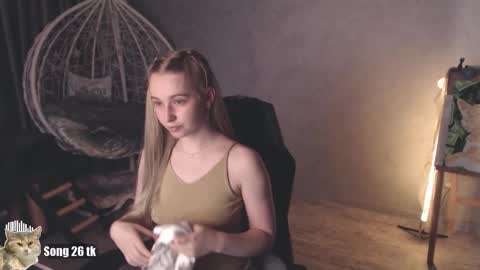 Debby  online show from 10-06-25, 07:11