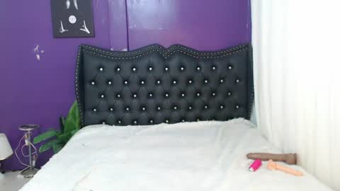 Snapshot of _nakedsabrina chatting on 06-13-26, 05:27 jenny claire online show from 06-13-26, 05:27