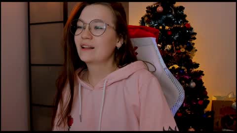 Mia with a big heart  online show from 12-22-24, 09:33