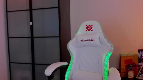 Mia with a big heart  online show from 01-27-25, 06:30