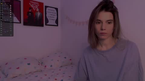 Snapshot of _ni_kiss chatting on 01-12-25, 01:42 Nika online show from 01-12-25, 01:42