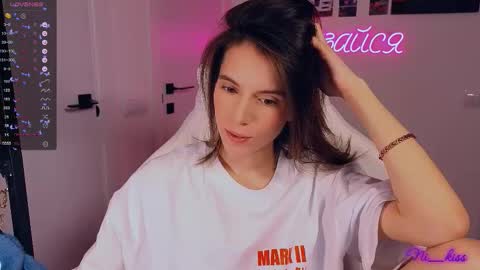 Snapshot of _ni_kiss chatting on 11-19-25, 01:33 Nika online show from 11-19-25, 01:33