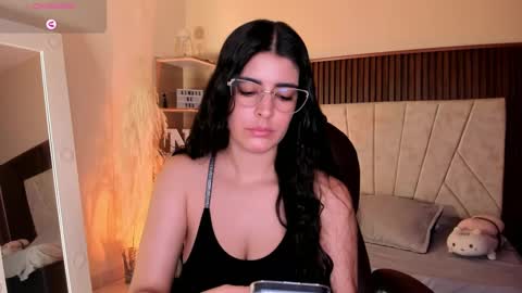 Niah  You can call me Ni or cutie haha online show from 09-11-25, 08:42