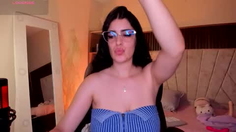 Niah  You can call me Ni or cutie haha online show from 11-13-25, 09:36