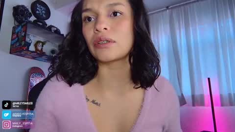 Mai   MODEL INDEPENT  online show from 01-06-25, 10:15