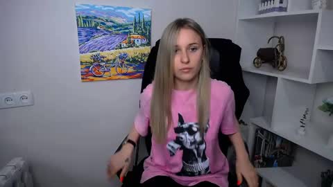 Snapshot of _nicole_new chatting on 05-16-26, 12:04 Nica online show from 05-16-26, 12:04