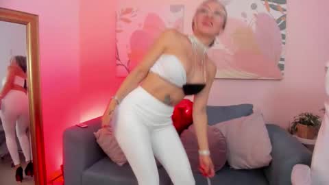 _nicoletteshea_ online show from 02-14-26, 09:33