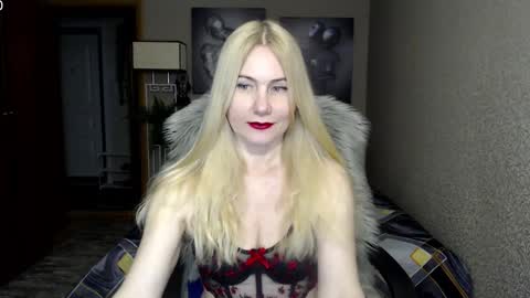 Snapshot of _night_fantasy_ chatting on 01-24-25, 08:11 Donella online show from 01-24-25, 08:11