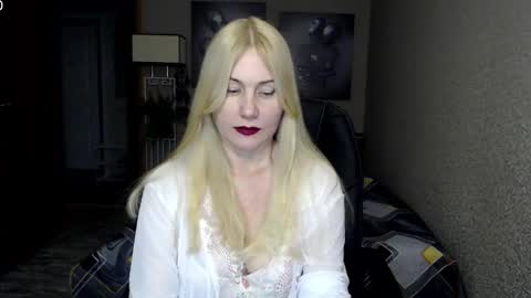 Snapshot of _night_fantasy_ chatting on 01-29-25, 05:45 Donella online show from 01-29-25, 05:45