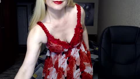 Snapshot of _night_fantasy_ chatting on 02-04-25, 05:12 Donella online show from 02-04-25, 05:12