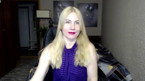 Snapshot of _night_fantasy_ chatting on 02-14-25, 05:36 Donella online show from 02-14-25, 05:36