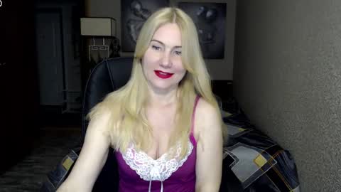 Snapshot of _night_fantasy_ chatting on 02-17-25, 08:15 Donella online show from 02-17-25, 08:15