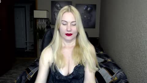 Snapshot of _night_fantasy_ chatting on 02-18-25, 08:14 Donella online show from 02-18-25, 08:14