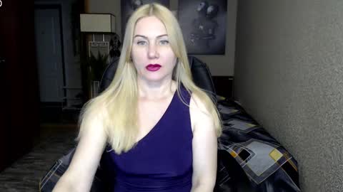 Snapshot of _night_fantasy_ chatting on 02-19-25, 08:52 Donella online show from 02-19-25, 08:52