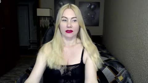 Snapshot of _night_fantasy_ chatting on 02-24-25, 02:48 Donella online show from 02-24-25, 02:48
