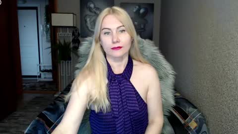 Snapshot of _night_fantasy_ chatting on 03-08-25, 11:27 Donella online show from 03-08-25, 11:27