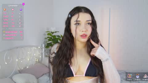 Snapshot of _noell_ chatting on 12-29-24, 02:42 Vivian online show from 12-29-24, 02:42
