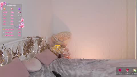 Snapshot of _noell_ chatting on 01-12-25, 05:01 Vivian online show from 01-12-25, 05:01