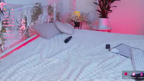 Snapshot of _noell_ chatting on 02-18-25, 08:25 Vivian online show from 02-18-25, 08:25