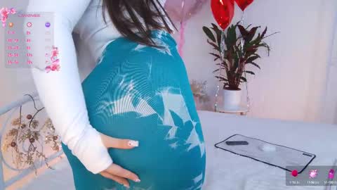 Snapshot of _noell_ chatting on 02-19-25, 02:34 Vivian online show from 02-19-25, 02:34