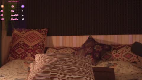 Snapshot of _northern_girl_ chatting on 02-12-26, 02:23 Lady Jess from house of Dragonborns online show from 02-12-26, 02:23