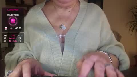 Snapshot of _oldschool_lady_ chatting on 02-11-26, 04:23 Charlotte online show from 02-11-26, 04:23