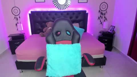 Olivia jones online show from 11-24-25, 11:54