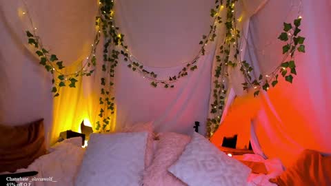 Snapshot of _oliviawolf__ chatting on 01-06-25, 09:43 Olivia Wolf online show from 01-06-25, 09:43