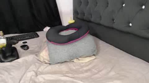 _pamelaqueen_ online show from 01-06-26, 12:25