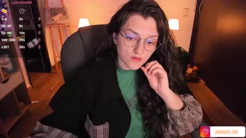 Snapshot of _peach__ chatting on 12-20-24, 03:58 violeta ig online show from 12-20-24, 03:58