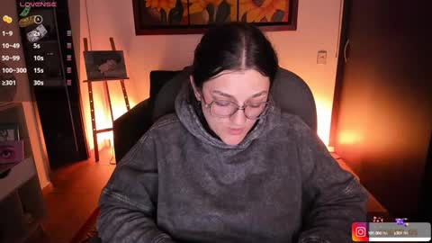 Snapshot of _peach__ chatting on 02-05-25, 02:40 violeta ig online show from 02-05-25, 02:40