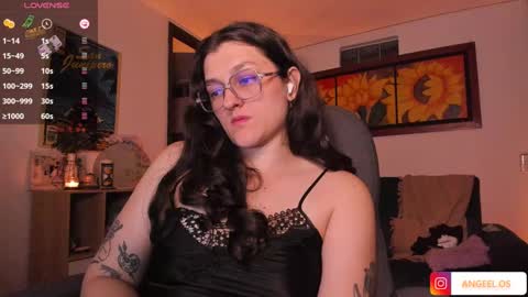 Snapshot of _peach__ chatting on 02-13-25, 06:09 violeta ig online show from 02-13-25, 06:09