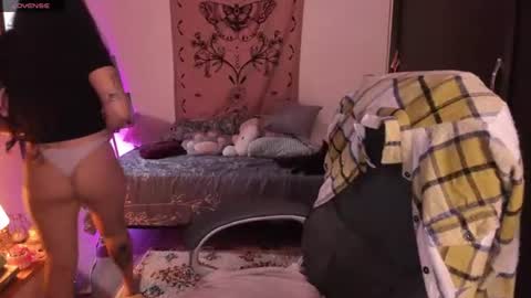 Snapshot of _peach__ chatting on 06-15-26, 04:47 violeta ig online show from 06-15-26, 04:47