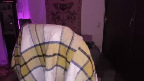 Snapshot of _peach__ chatting on 06-29-26, 03:57 violeta ig online show from 06-29-26, 03:57
