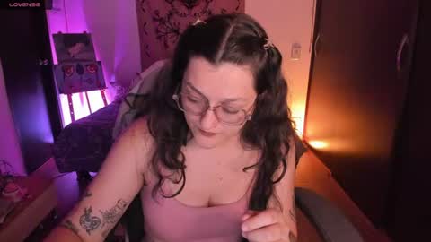 Snapshot of _peach__ chatting on 07-10-26, 04:39 violeta ig online show from 07-10-26, 04:39