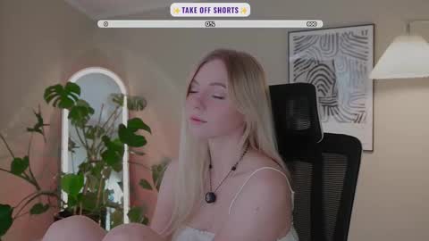 Snapshot of _penisflytrap_ chatting on 09-09-25, 04:01 Viktoria online show from 09-09-25, 04:01