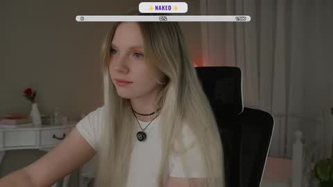 Snapshot of _penisflytrap_ chatting on 10-24-25, 01:35 Viktoria online show from 10-24-25, 01:35