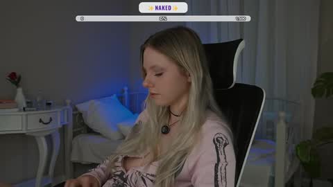 Snapshot of _penisflytrap_ chatting on 10-26-25, 05:02 Viktoria online show from 10-26-25, 05:02