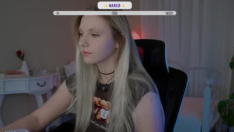 Snapshot of _penisflytrap_ chatting on 10-27-25, 04:05 Viktoria online show from 10-27-25, 04:05