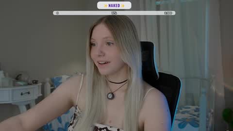 Snapshot of _penisflytrap_ chatting on 11-11-25, 09:31 Viktoria online show from 11-11-25, 09:31