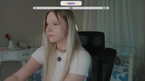 Snapshot of _penisflytrap_ chatting on 11-23-25, 12:05 Viktoria online show from 11-23-25, 12:05