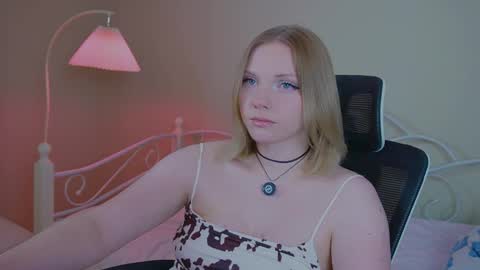 Snapshot of _penisflytrap_ chatting on 02-21-26, 07:48 Viktoria online show from 02-21-26, 07:48