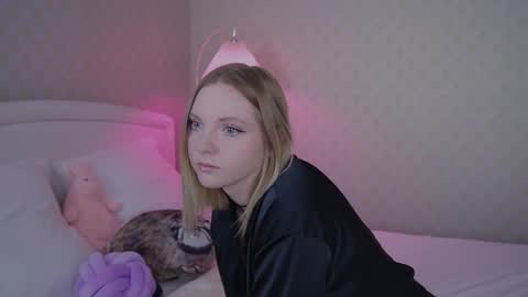 Snapshot of _penisflytrap_ chatting on 03-20-26, 06:51 Viktoria online show from 03-20-26, 06:51