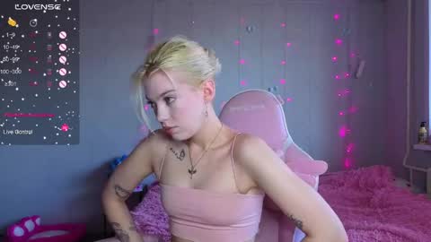 Snapshot of _pretty_ladies_ chatting on 06-07-26, 11:25 Ellie and Nika online show from 06-07-26, 11:25