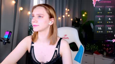 Snapshot of _ramona__ chatting on 12-24-24, 09:28 im Amy online show from 12-24-24, 09:28