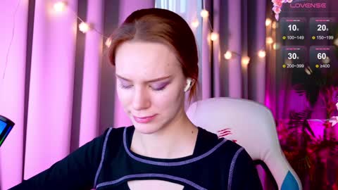 Snapshot of _ramona__ chatting on 01-06-25, 09:30 im Amy online show from 01-06-25, 09:30