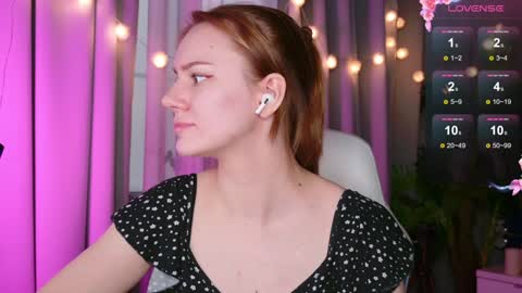 Snapshot of _ramona__ chatting on 01-11-25, 08:43 im Amy online show from 01-11-25, 08:43